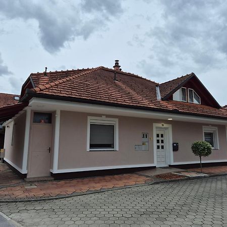Oddih V Mirnem In Zelenem Okolju Lägenhet Škofljica Exteriör bild