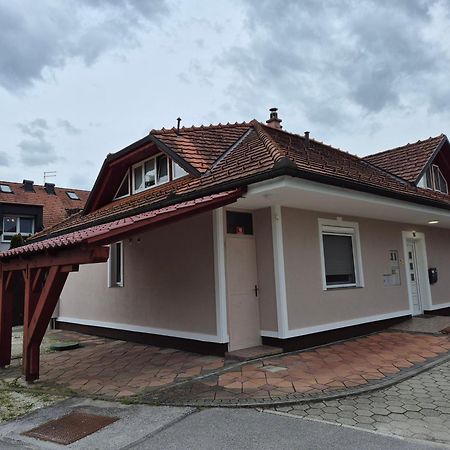 Oddih V Mirnem In Zelenem Okolju Lägenhet Škofljica Exteriör bild